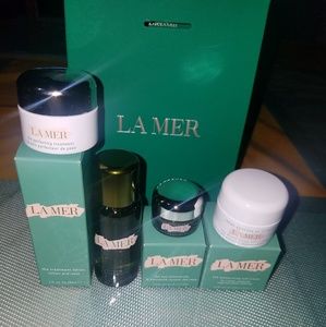 La Mer skincare bundles on deluxe sizes.